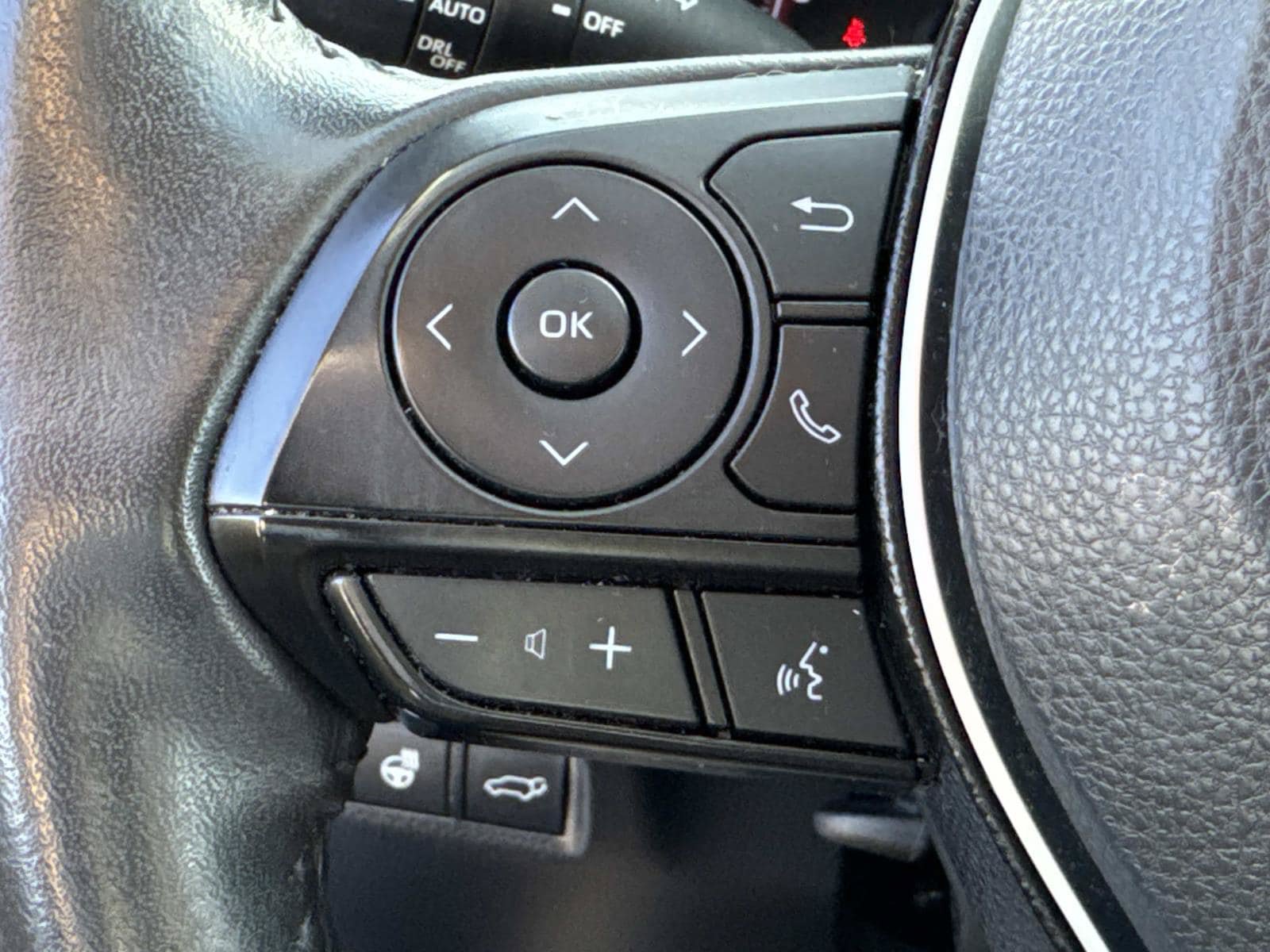 Used 2019 Toyota RAV4 Limited w/ Advanced Technology Package AWD/4WD image 34
