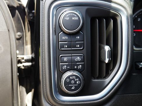 Used 2022 Chevrolet Silverado 1500 High Country w/ Technology Package AWD/4WD image 28