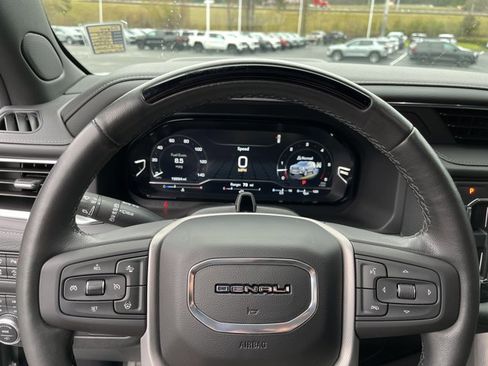 Used 2024 GMC Yukon Denali w/ Advanced Technology Package image 26