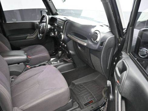 Used 2013 Jeep Wrangler Sport AWD/4WD image 9