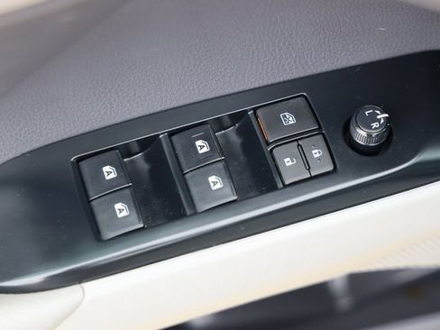 Used 2019 Toyota Camry LE image 22