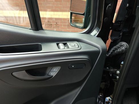 Used 2023 Mercedes-Benz Sprinter 2500 image 6