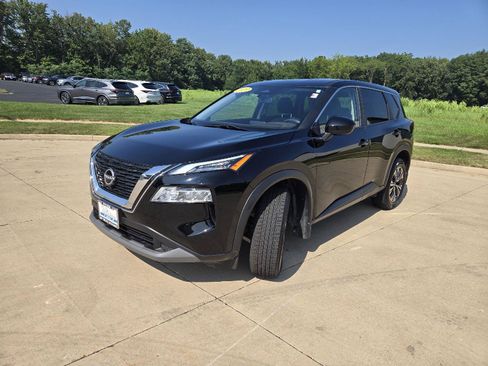 Used 2023 Nissan Rogue SV AWD/4WD image 4