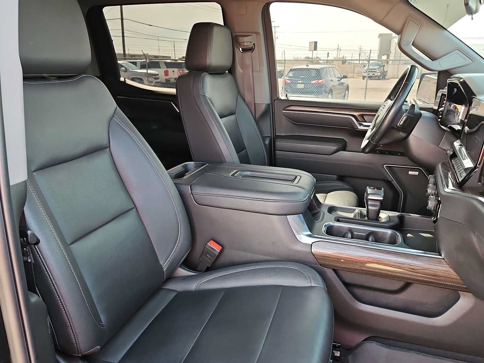 Used 2022 Chevrolet Silverado 1500 LT Trail Boss w/ LT Trail Boss Premium Package AWD/4WD image 18