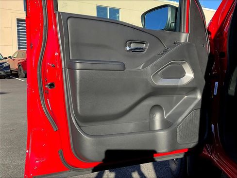 Used 2025 Nissan Frontier SV image 9