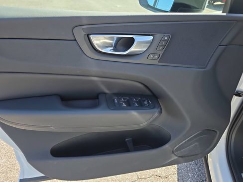 Used 2025 Volvo XC60 B5 Plus AWD/4WD image 19