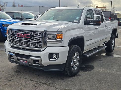 Used 2019 GMC Sierra 3500 Denali w/ Duramax Plus Package image 3