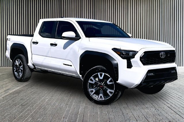 Used 2025 Toyota Tacoma TRD Off-Road AWD/4WD image 10