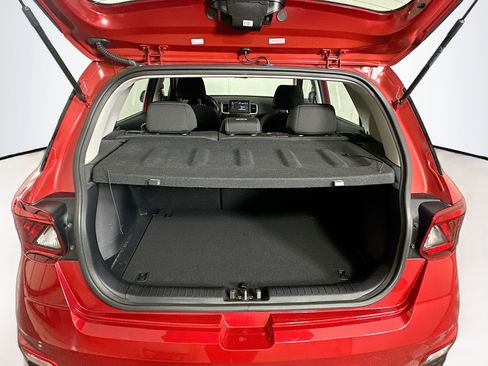 Used 2023 Hyundai Venue SEL image 28