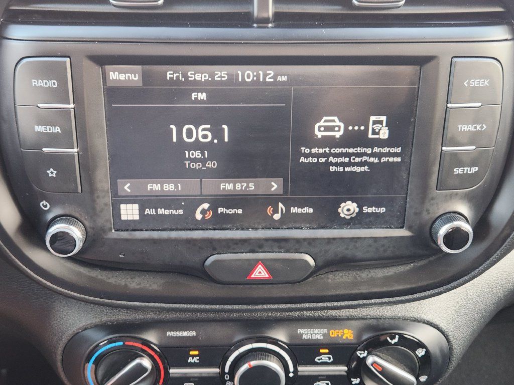 Used 2025 Kia Soul LX w/ LX Technology Package FWD image 7