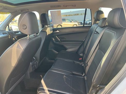 Used 2021 Volkswagen Tiguan SE w/ Panoramic Sunroof Package image 31