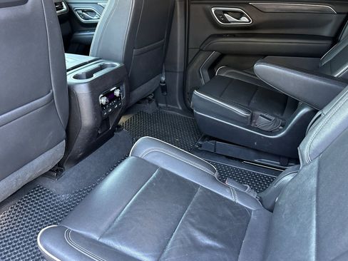 Used 2021 GMC Yukon XL SLT w/ Rear Media and Nav Package AWD/4WD image 9