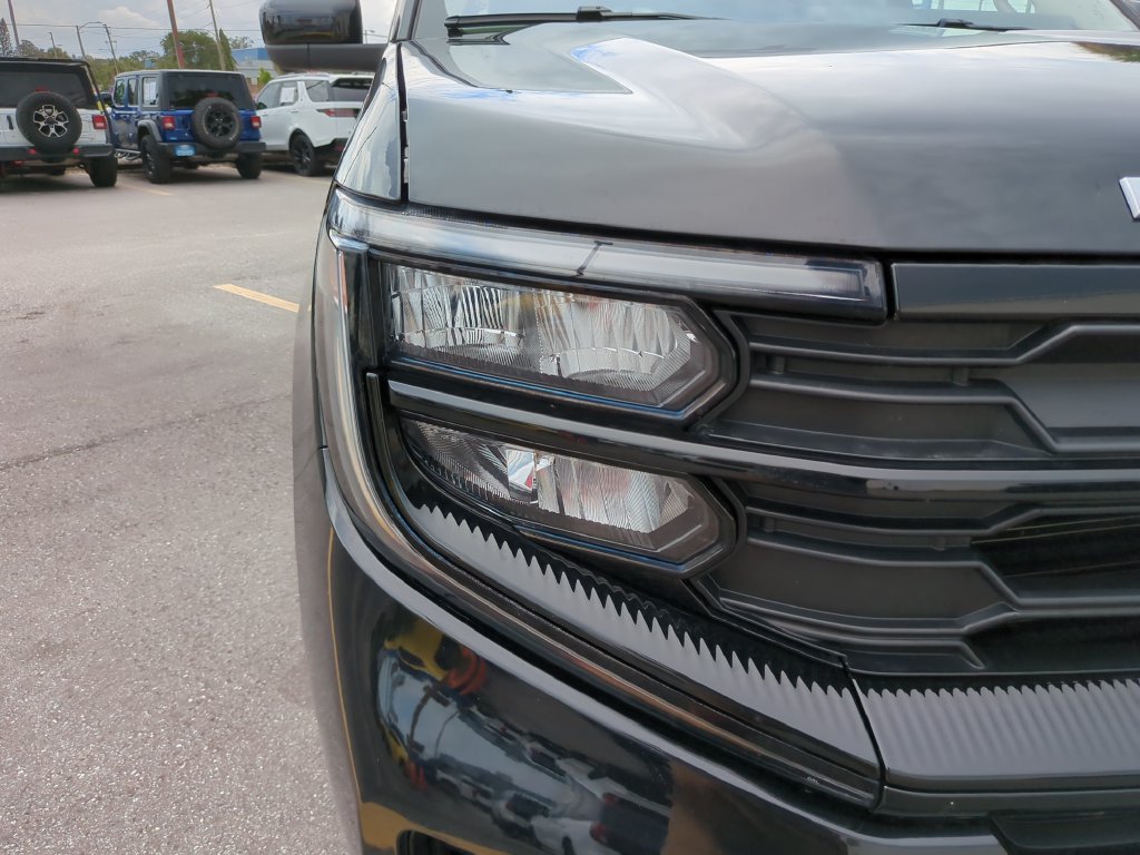 Certified 2025 Ford Expedition Active AWD/4WD image 9