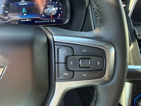 Used 2023 Chevrolet Suburban Premier image 17