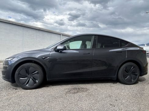 Used 2026 Tesla Model Y Long Range AWD/4WD image 8