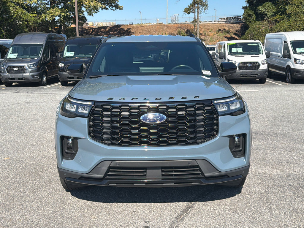 Used 2025 Ford Explorer ST-Line AWD/4WD image 2
