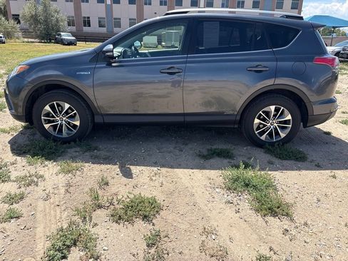 Used 2017 Toyota RAV4 XLE w/ Convenience Package AWD/4WD image 2