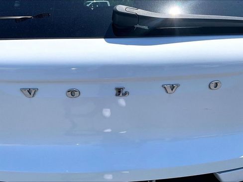 Used 2023 Volvo XC40 B4 Ultimate FWD image 4
