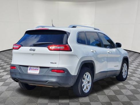 Used 2017 Jeep Cherokee Latitude FWD image 5