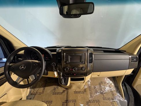 Used 2015 Mercedes-Benz Sprinter 2500 image 12