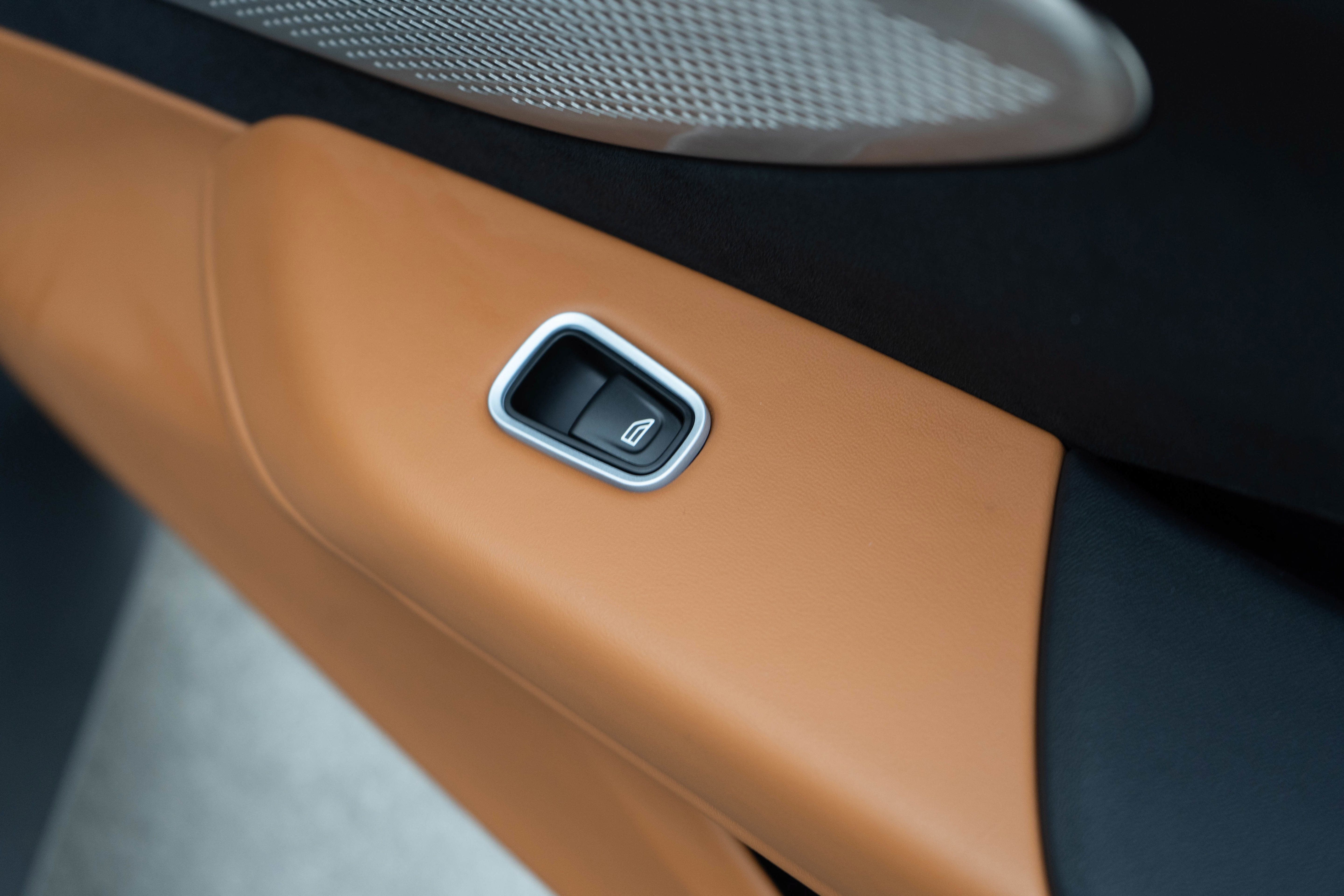 Used 2025 Aston Martin V8 Vantage Coupe RWD image 23