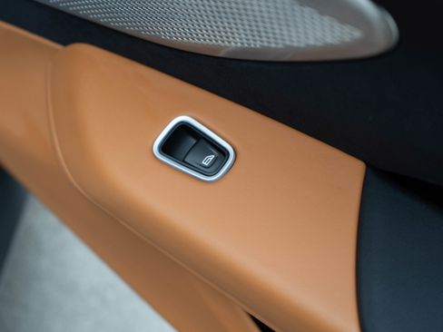 Used 2025 Aston Martin V8 Vantage Coupe image 23