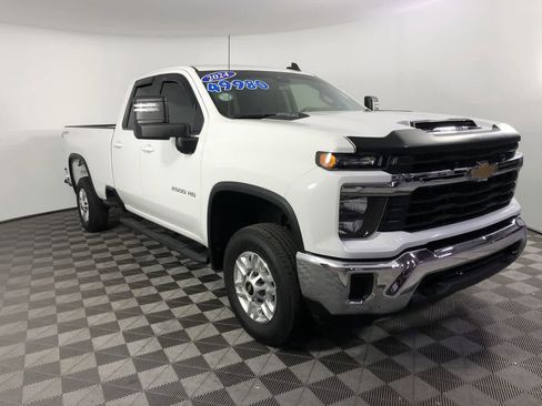 Used 2024 Chevrolet Silverado 2500 LT AWD/4WD image 4
