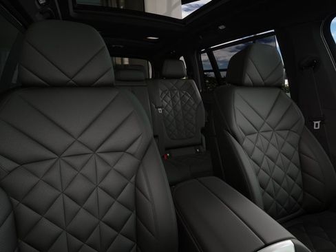 Used 2026 BMW X7 xDrive40i w/ M Sport Package image 40