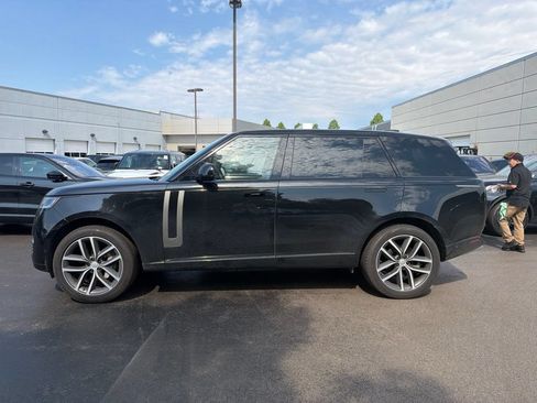 Certified 2025 Land Rover Range Rover Long Wheelbase SE AWD/4WD image 4