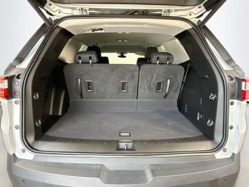 Used 2020 Chevrolet Traverse LT FWD image 25