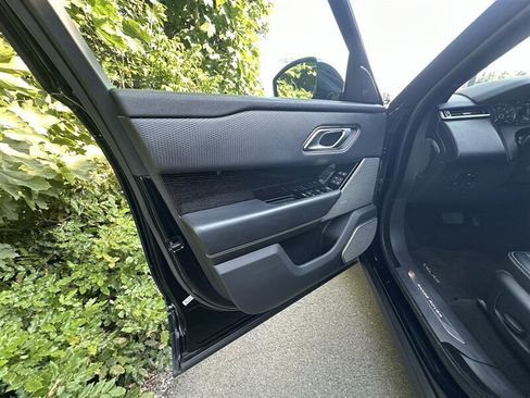 Used 2018 Land Rover Range Rover Velar S AWD/4WD image 18