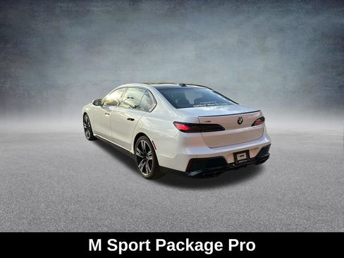 Used 2025 BMW 760i xDrive w/ Executive Package AWD/4WD image 7
