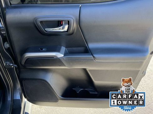 Used 2022 Toyota Tacoma Limited image 18