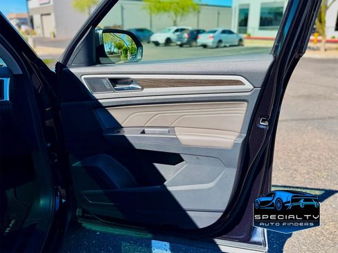 Used 2021 Volkswagen Atlas SE w/ Panoramic Sunroof Package AWD/4WD image 16
