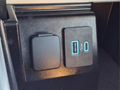 Certified 2024 Ford Explorer XLT w/ Equipment Group 202A image 23