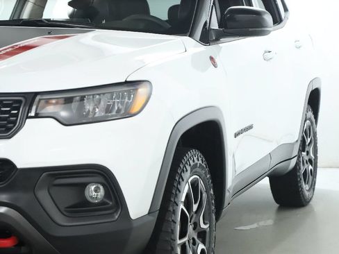Used 2025 Jeep Compass Trailhawk AWD/4WD image 5
