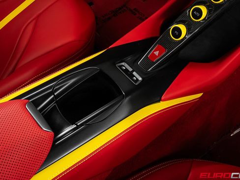 Used 2020 Ferrari 812 Superfast RWD image 39