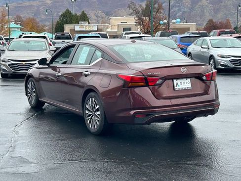 Used 2024 Nissan Altima 2.5 SV FWD image 7