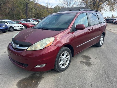 Used 2006 Toyota Sienna XLE Limited w/ XLE Limited Pkg 2 AWD/4WD image 2