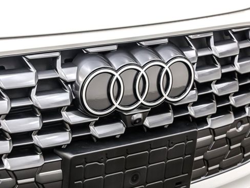 New 2025 Audi Q5 Prestige image 13