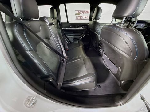 Used 2022 Jeep Grand Cherokee Trailhawk AWD/4WD image 31