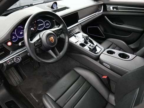 Certified 2022 Porsche Panamera Platinum Edition image 4