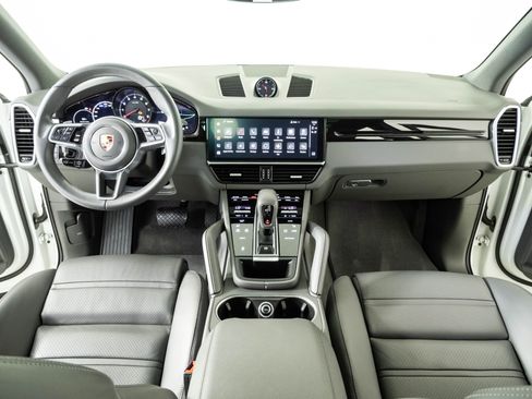 Certified 2023 Porsche Cayenne AWD/4WD image 18