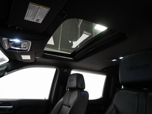 Used 2022 Chevrolet Silverado 1500 High Country w/ Technology Package image 15