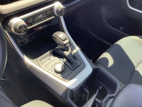 Used 2022 Toyota RAV4 LE AWD/4WD image 18