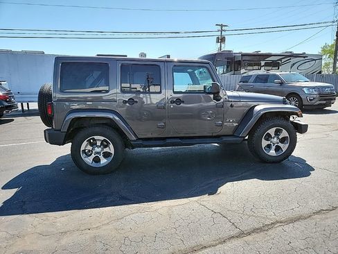 Used 2018 Jeep Wrangler Unlimited Sahara w/ Connectivity Group AWD/4WD image 4