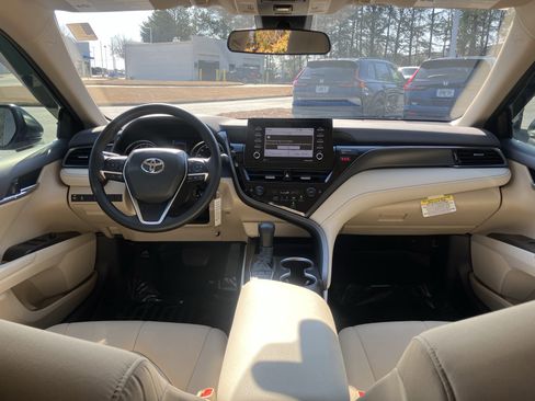 Used 2022 Toyota Camry LE image 31