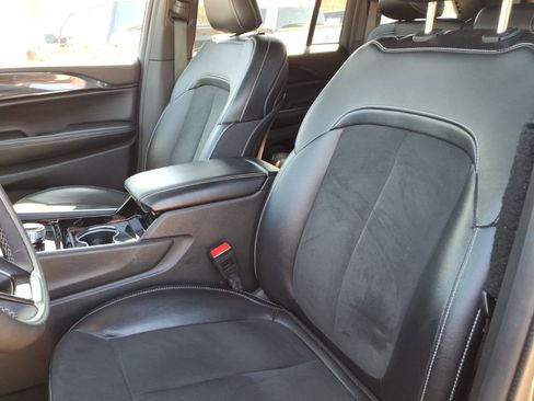 Used 2023 Jeep Grand Cherokee Altitude AWD/4WD image 4