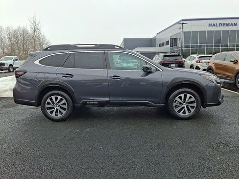 Used 2023 Subaru Outback Premium image 8