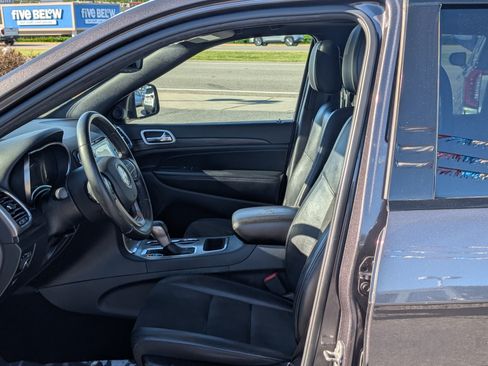 Used 2020 Jeep Grand Cherokee Altitude AWD/4WD image 15